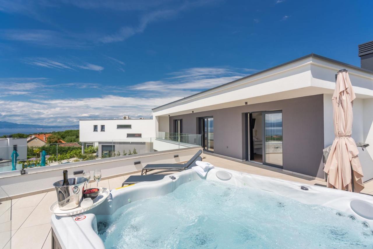 Deluxe Villa With Swimming Pool, Whirlpool On The Roof Terrace With A Beautiful Sea View - By Traveler Tourist Agency Krk Id 2169 II Sveti Vid-Miholjice Exterior foto